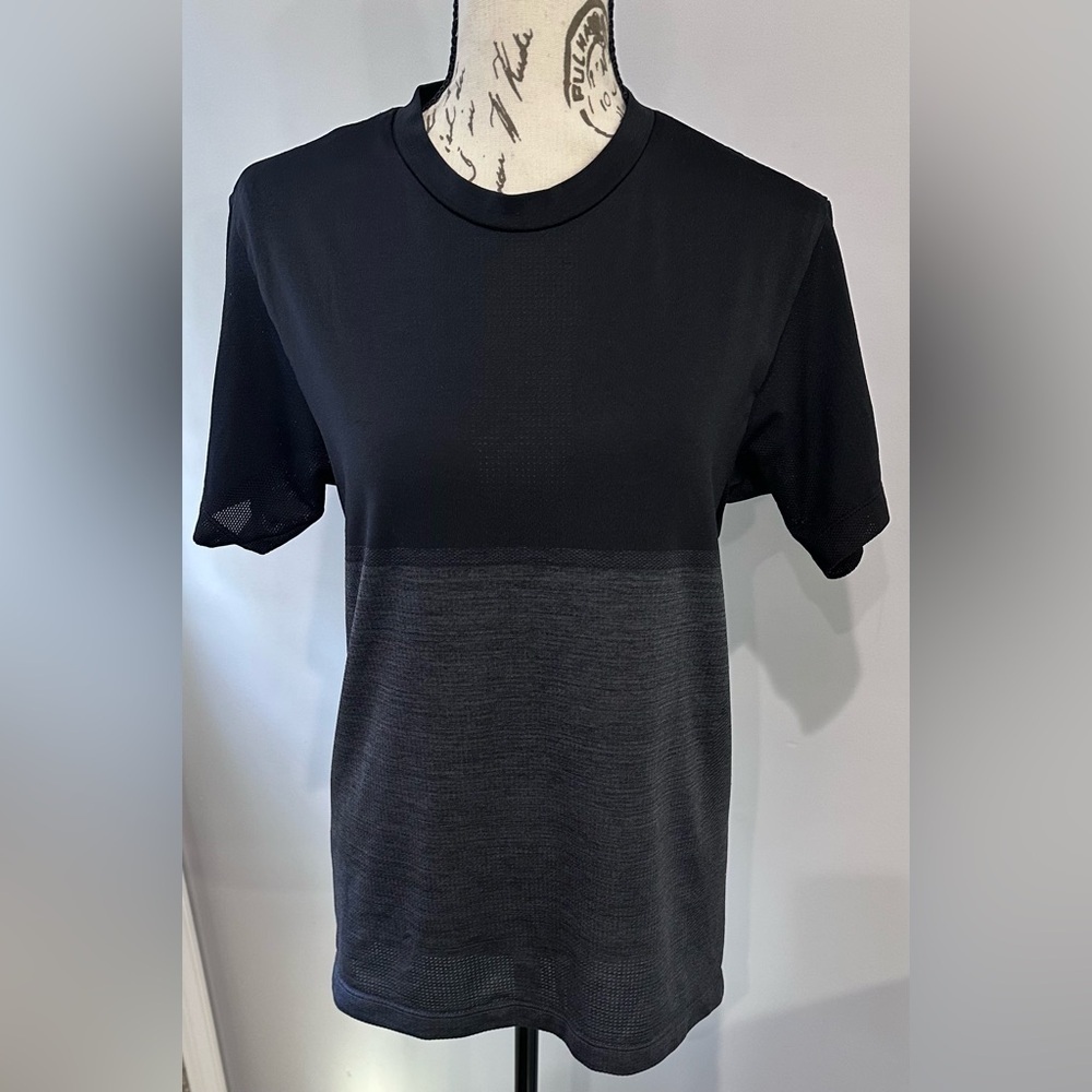 🖤Uniqlo Men’s Colorblock Crew Neck T-Shirt - Gray and Black, Size XS🖤 - Picture 5 of 8
